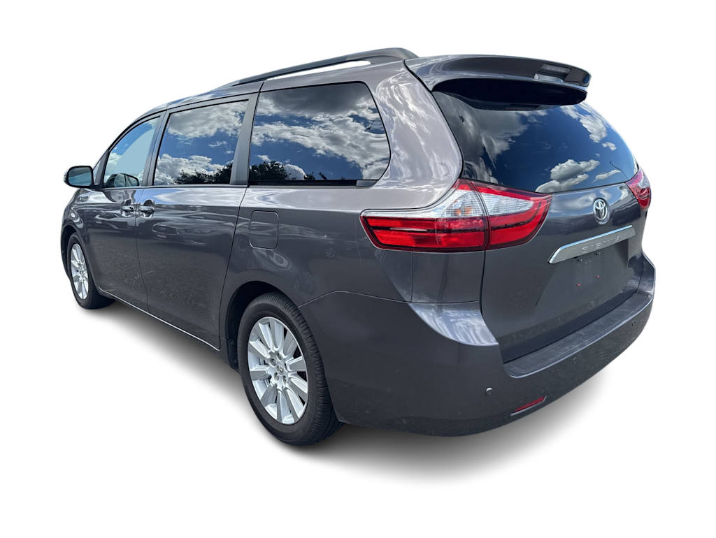 Thumbnail: 2017 Toyota Sienna - 4