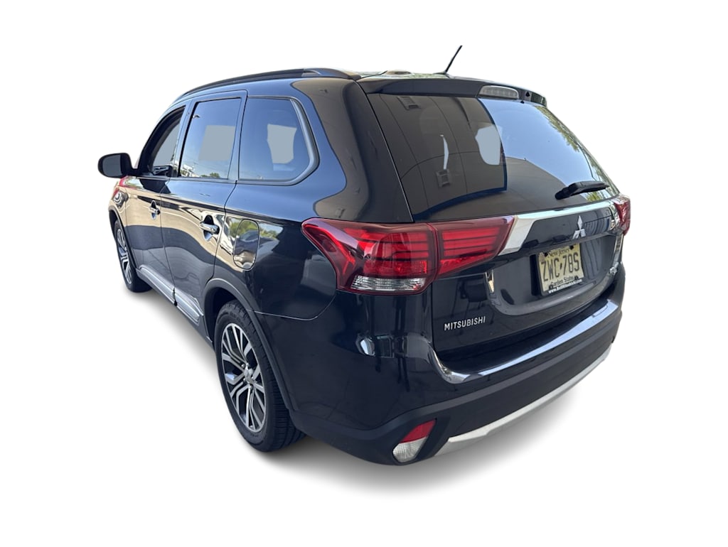 Thumbnail: 2016 Mitsubishi Outlander - 3