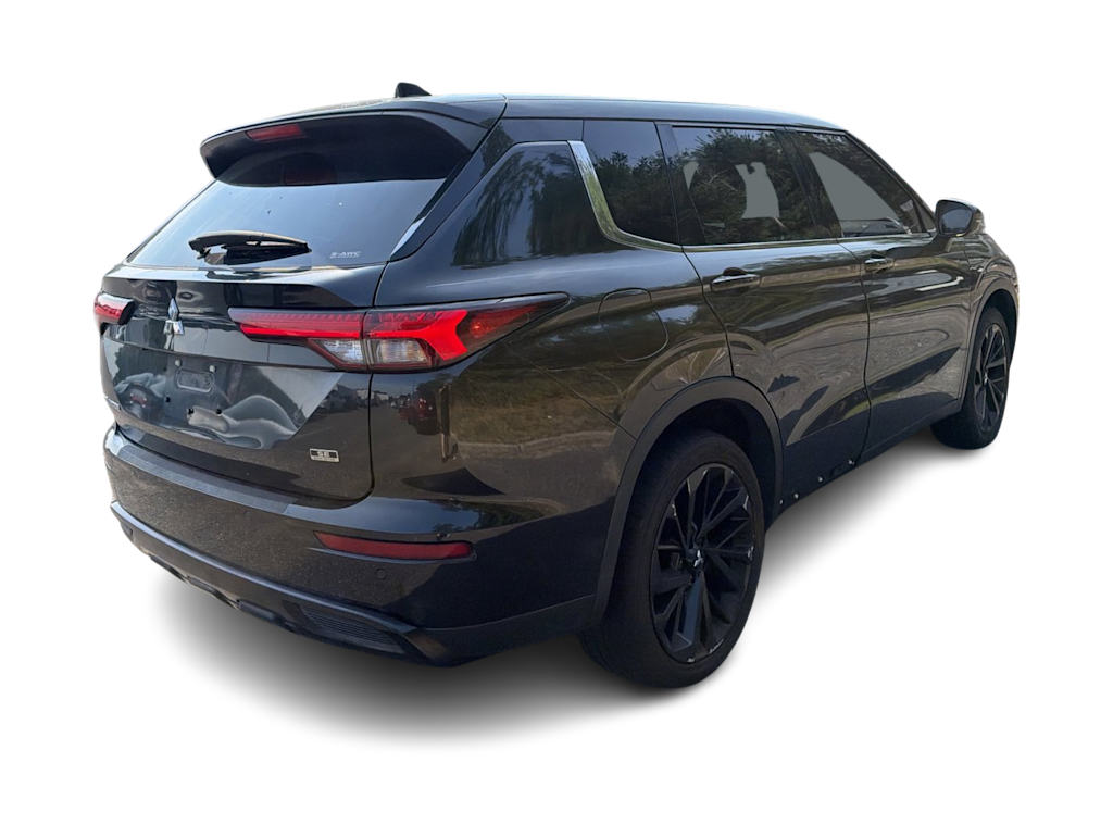 Thumbnail: 2023 Mitsubishi Outlander - 14