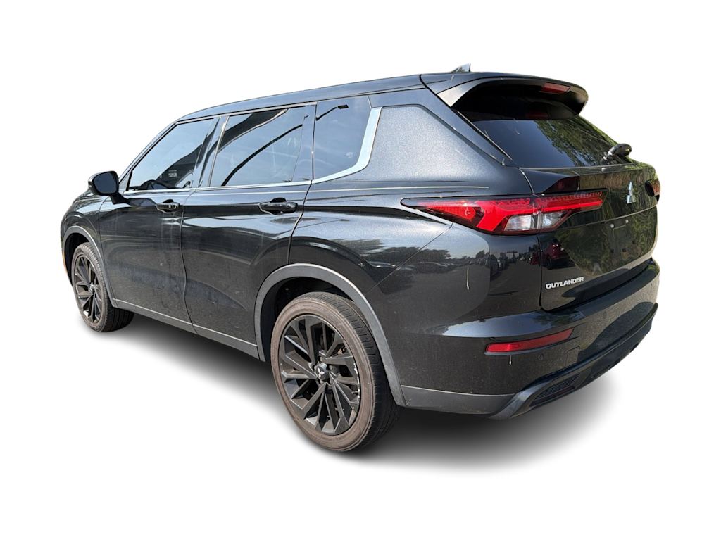 Thumbnail: 2023 Mitsubishi Outlander - 4