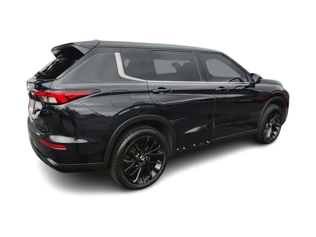 Thumbnail: 2023 Mitsubishi Outlander - 22