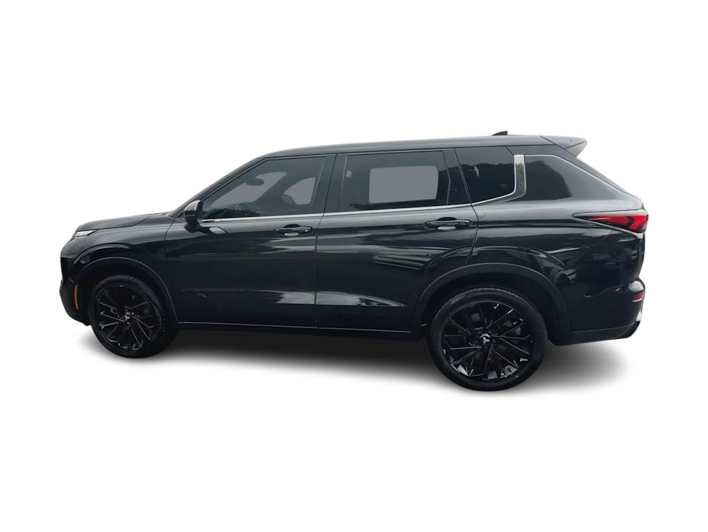 Thumbnail: 2023 Mitsubishi Outlander - 3