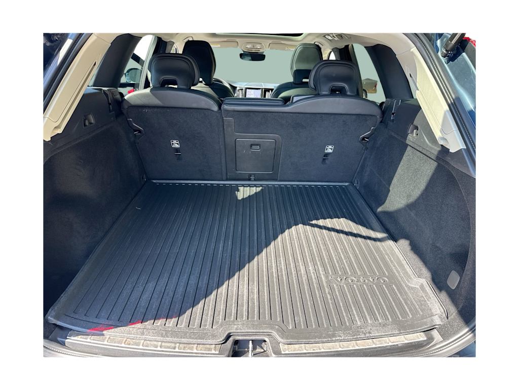 Thumbnail: 2022 Volvo XC60 - 17