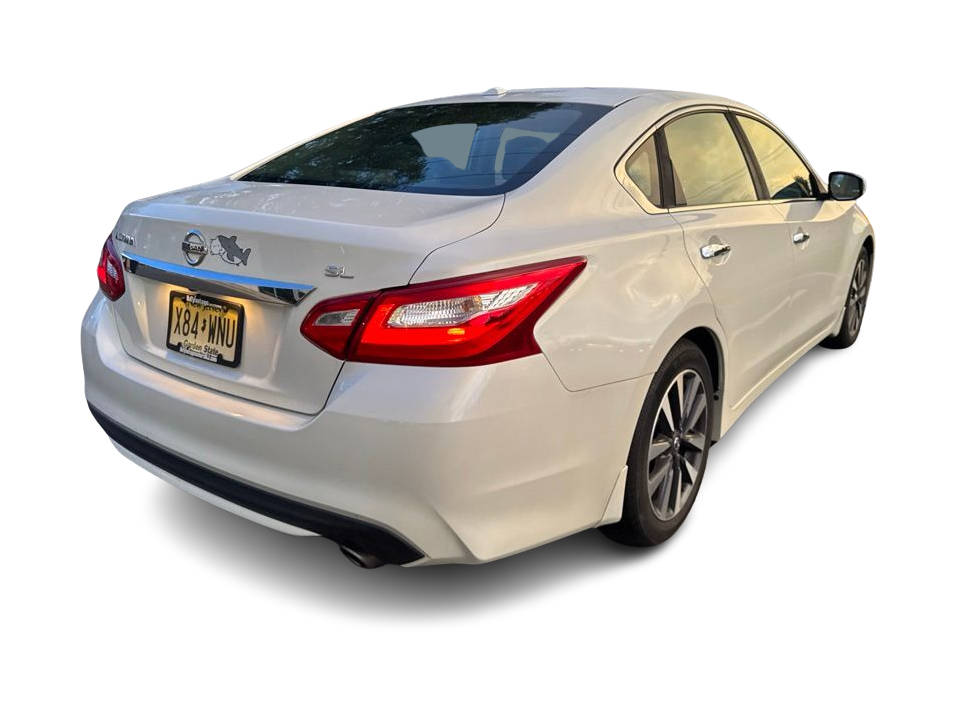 Thumbnail: 2016 Nissan Altima - 15