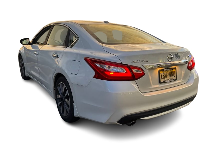 Thumbnail: 2016 Nissan Altima - 3