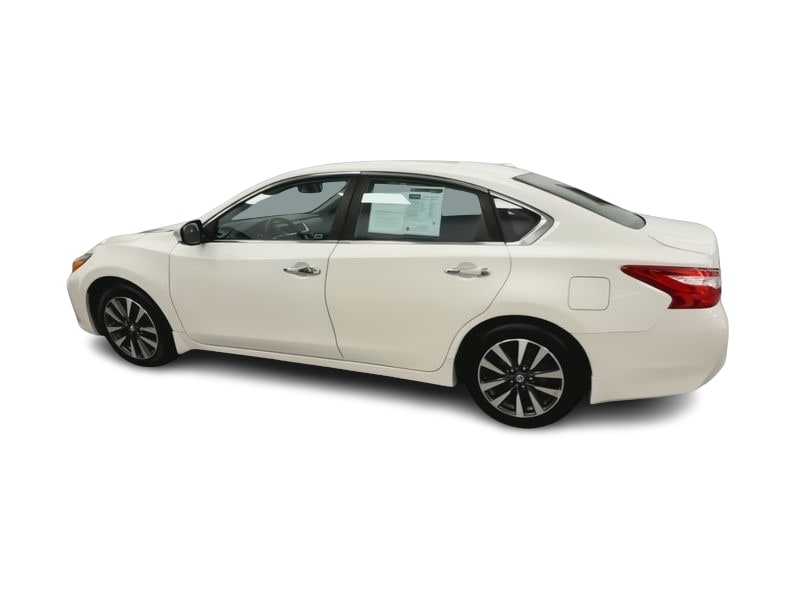 Thumbnail: 2016 Nissan Altima - 19