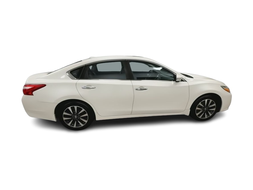 Thumbnail: 2016 Nissan Altima - 22