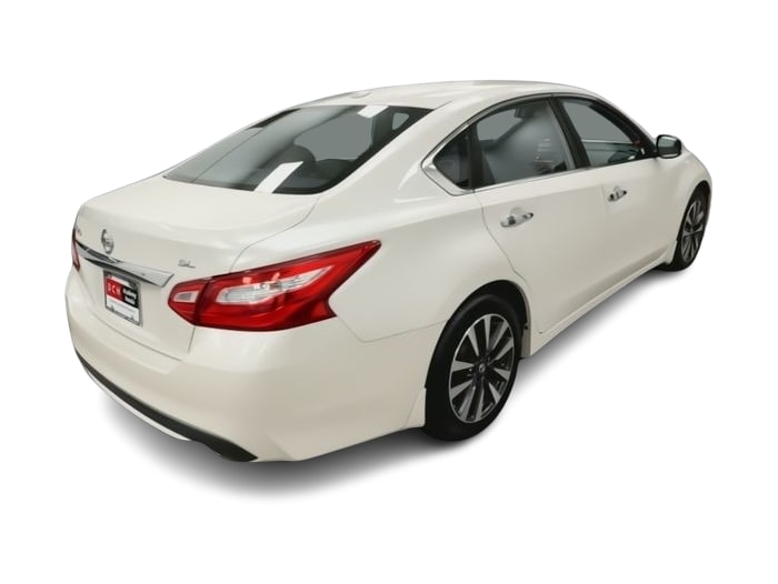Thumbnail: 2016 Nissan Altima - 21