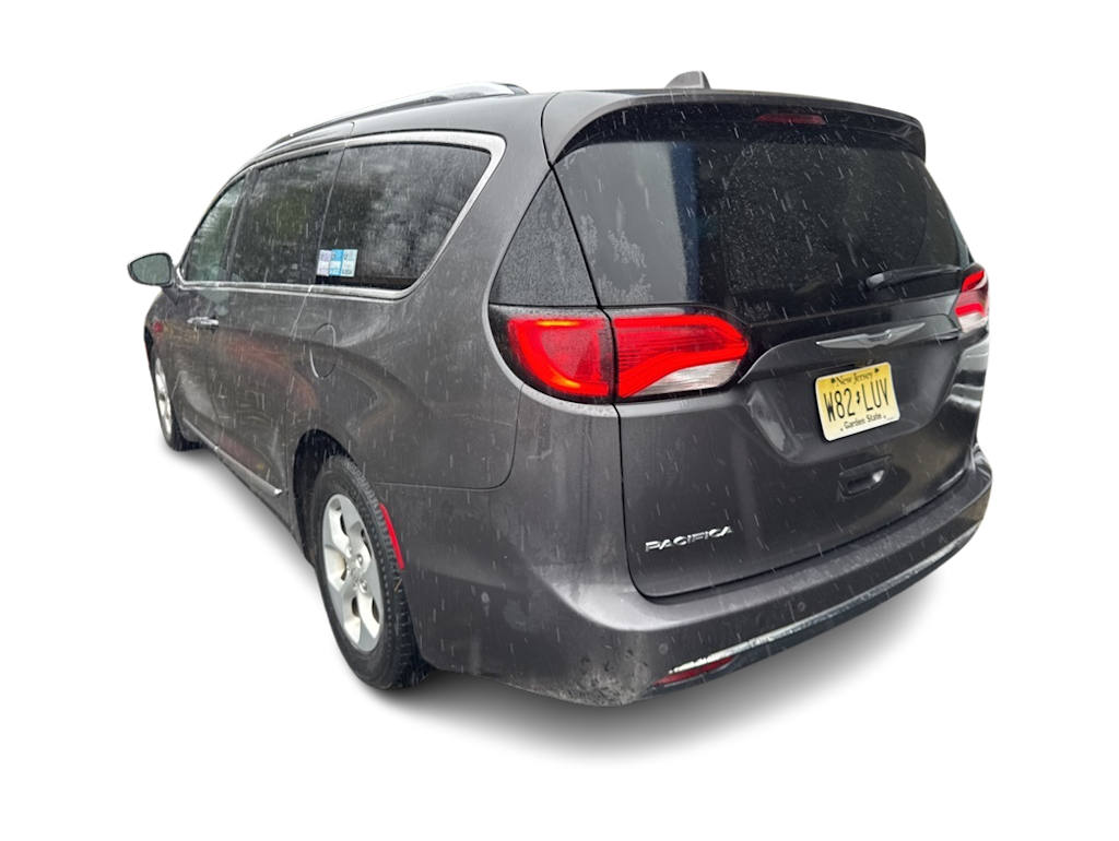 Thumbnail: 2017 Chrysler Pacifica - 3