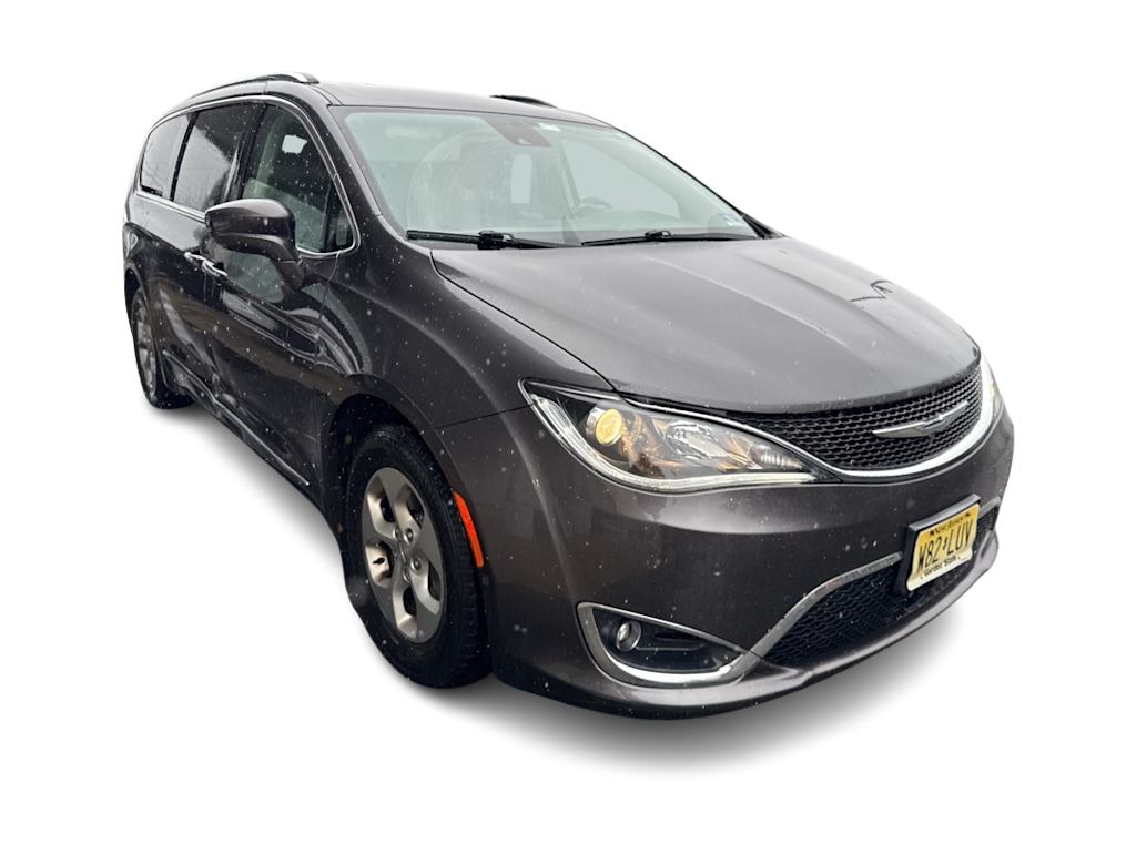 Thumbnail: 2017 Chrysler Pacifica - 16