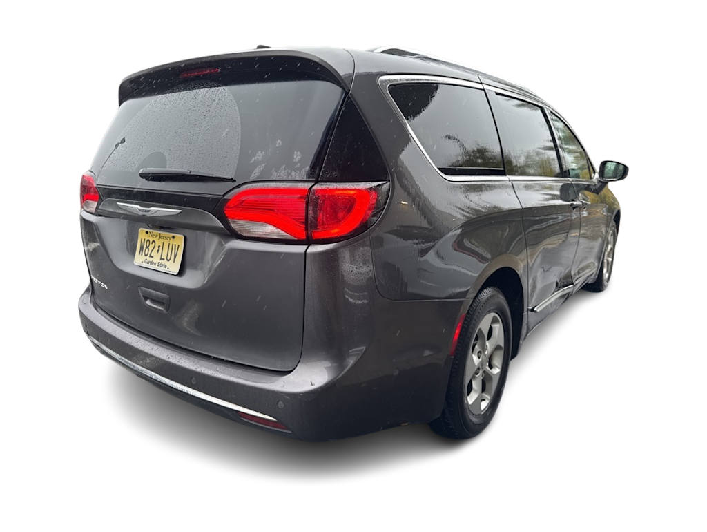 Thumbnail: 2017 Chrysler Pacifica - 15