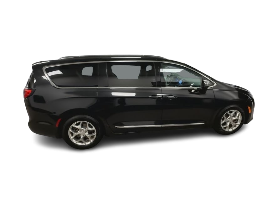 Thumbnail: 2017 Chrysler Pacifica - 22