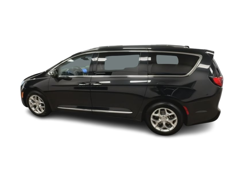 Thumbnail: 2017 Chrysler Pacifica - 20