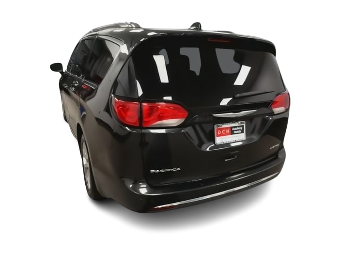 Thumbnail: 2017 Chrysler Pacifica - 4