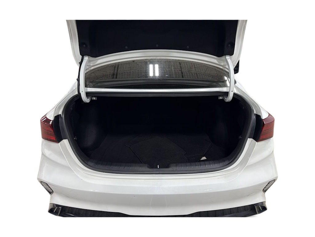 Thumbnail: 2023 Kia Forte - 15