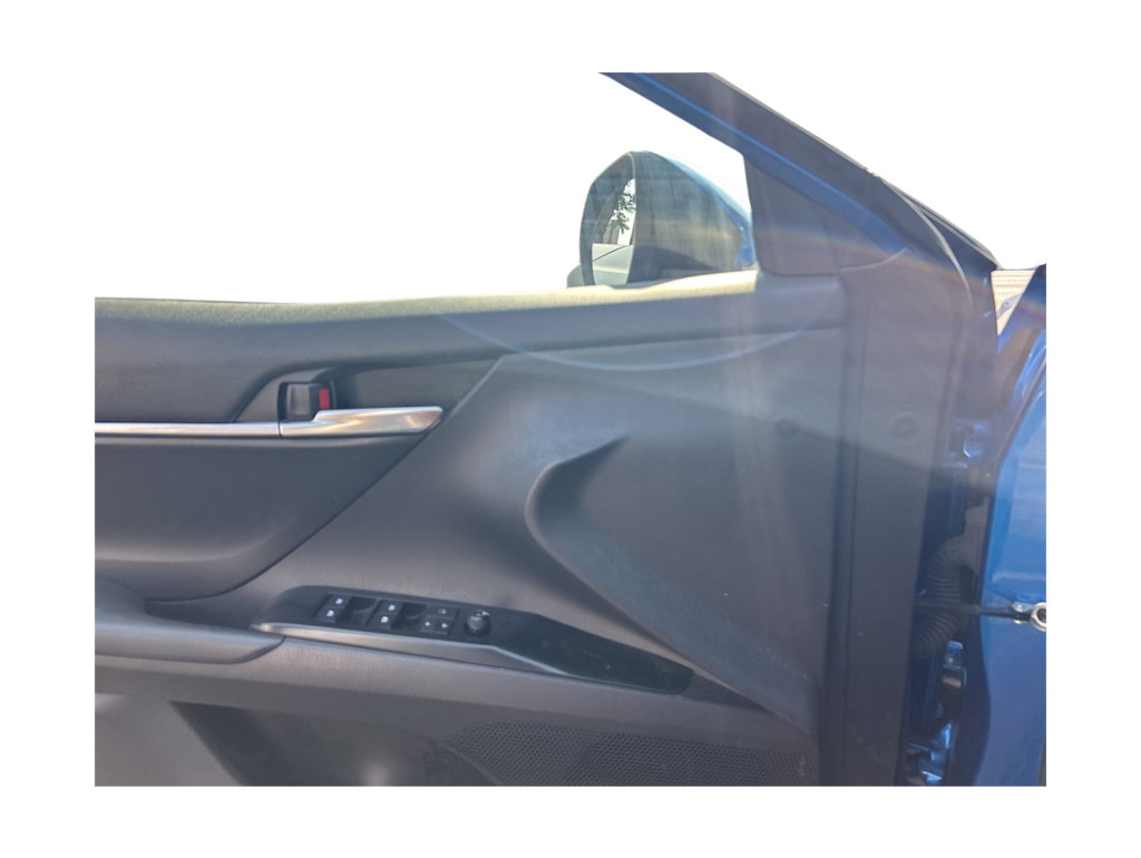 2020 Toyota Camry SE 3