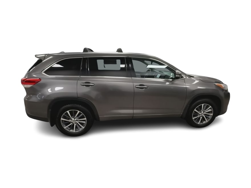 Thumbnail: 2017 Toyota Highlander - 22