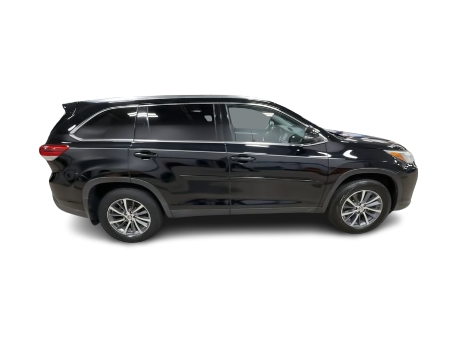 Thumbnail: 2019 Toyota Highlander - 22