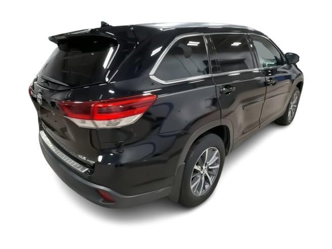 Thumbnail: 2019 Toyota Highlander - 21