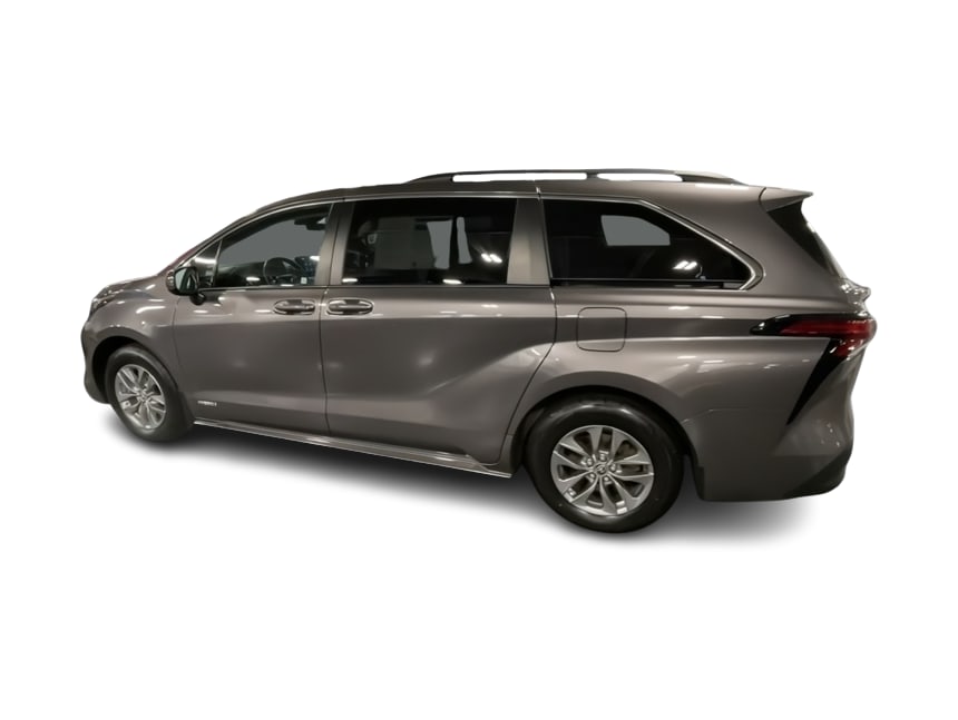 2021 Toyota Sienna LE 19