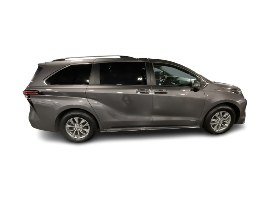 2021 Toyota Sienna LE 22