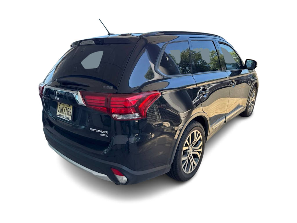 Thumbnail: 2016 Mitsubishi Outlander - 15