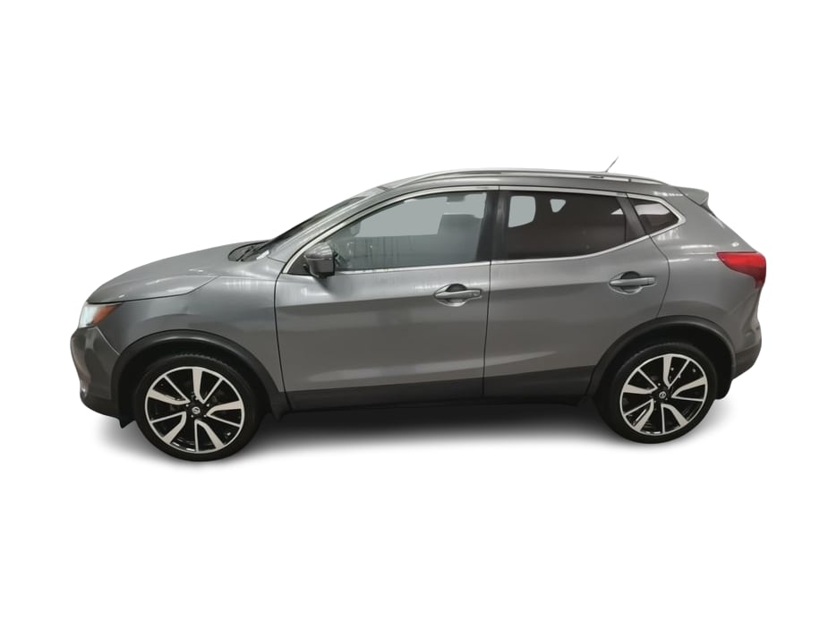Thumbnail: 2017 Nissan Rogue Sport - 3
