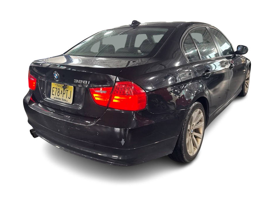 Thumbnail: 2011 BMW 3 Series - 13