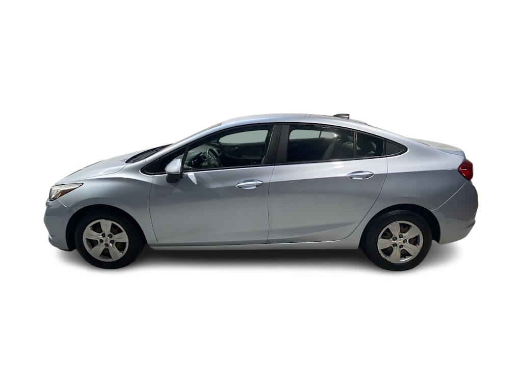 Thumbnail: 2018 Chevrolet Cruze - 3
