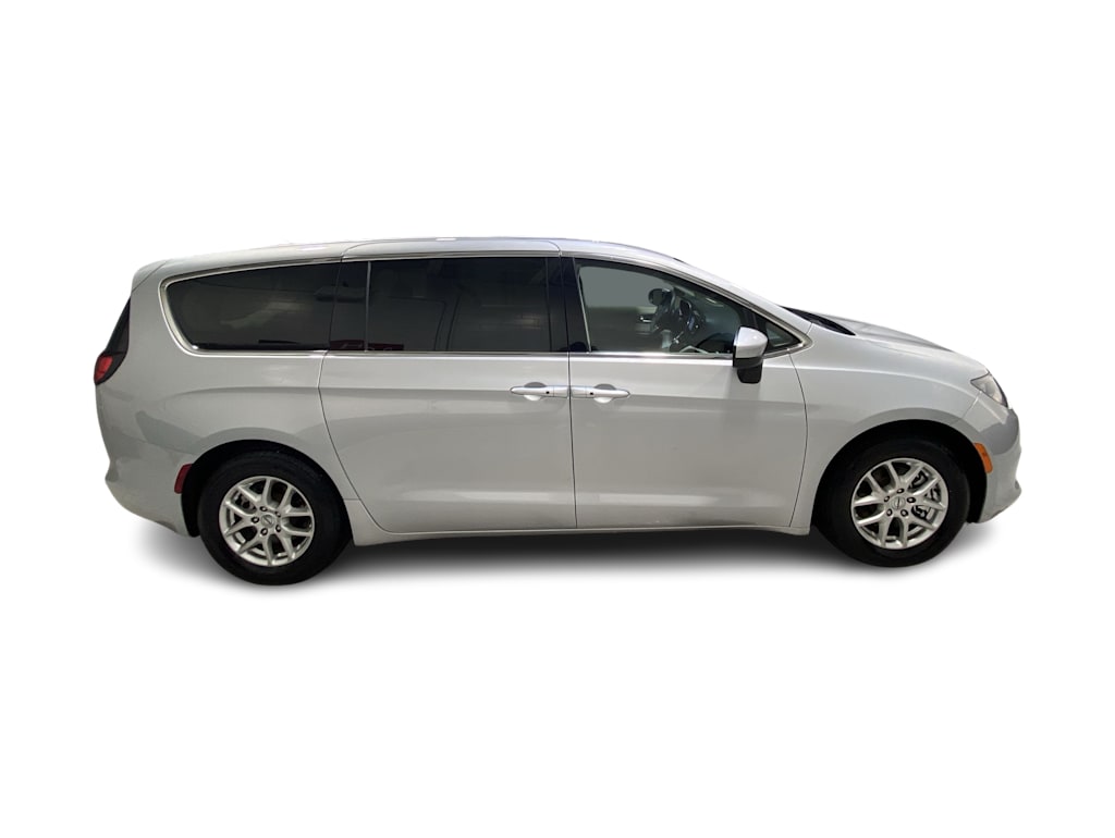 Thumbnail: 2023 Chrysler Voyager - 26