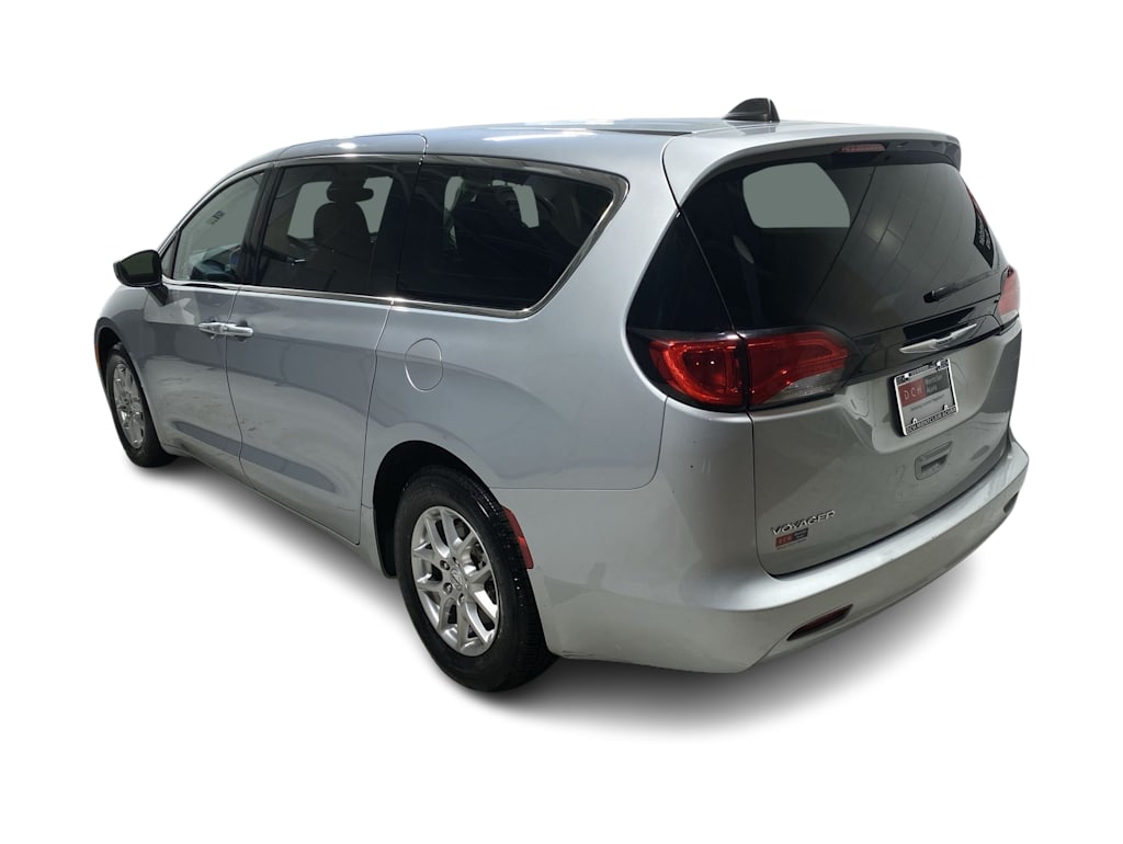 Thumbnail: 2023 Chrysler Voyager - 4