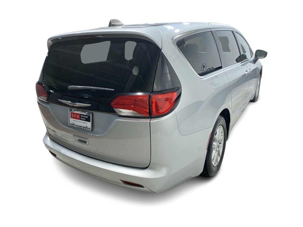 Thumbnail: 2023 Chrysler Voyager - 25