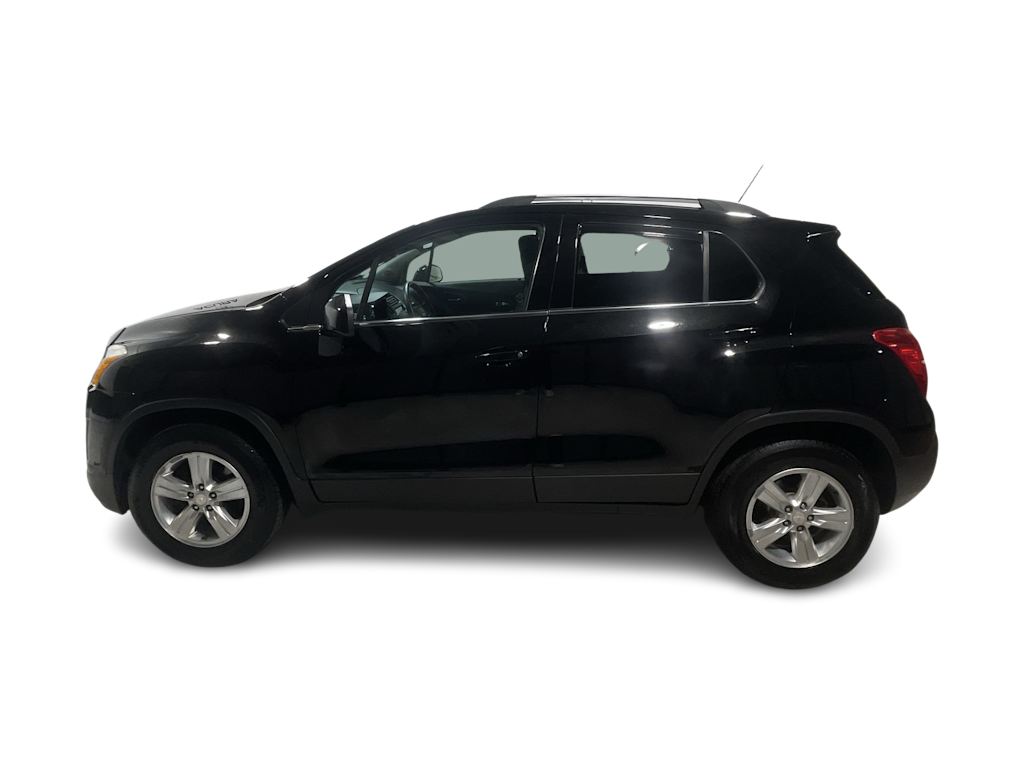 Thumbnail: 2016 Chevrolet Trax - 3