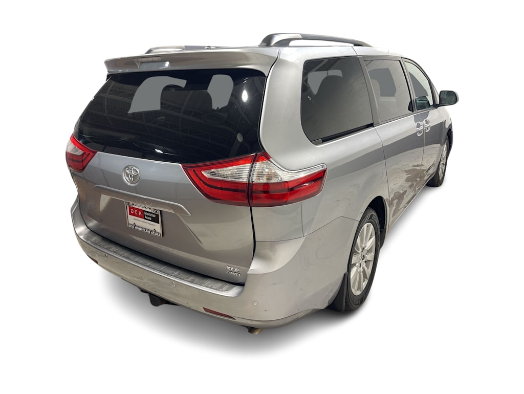 Thumbnail: 2017 Toyota Sienna - 26