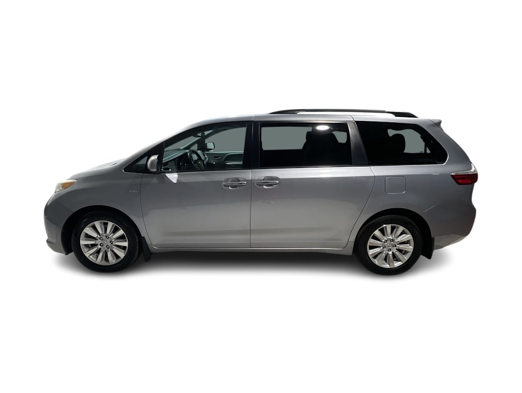 Thumbnail: 2017 Toyota Sienna - 3