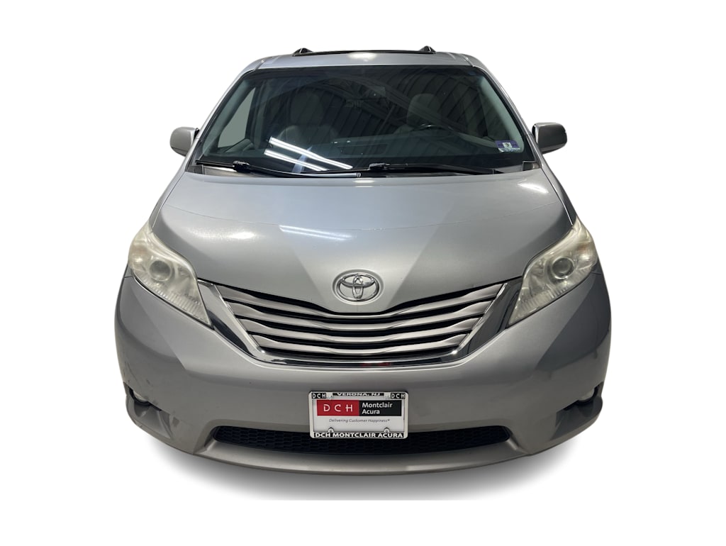 Thumbnail: 2017 Toyota Sienna - 6