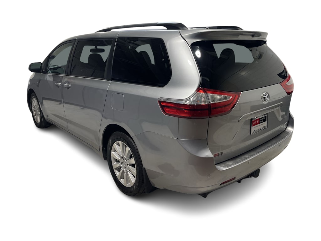 Thumbnail: 2017 Toyota Sienna - 4