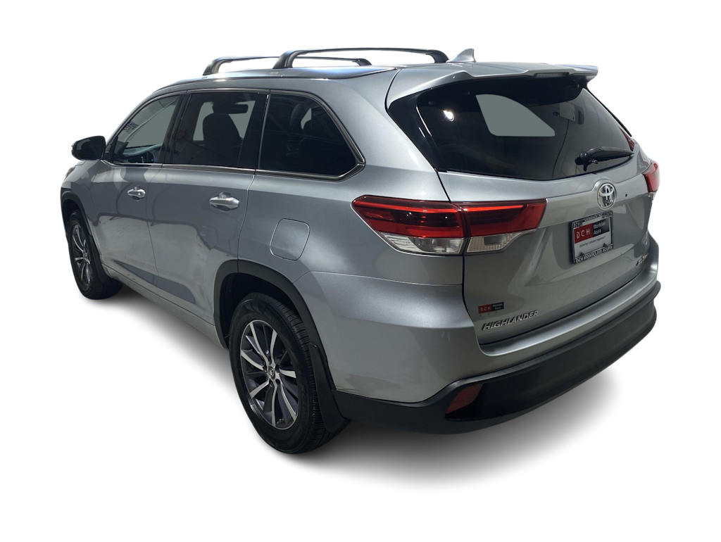 Thumbnail: 2017 Toyota Highlander - 4
