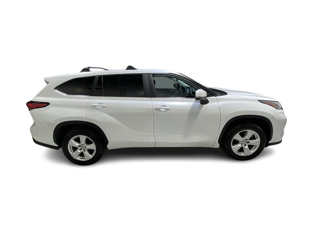 Thumbnail: 2023 Toyota Highlander - 27