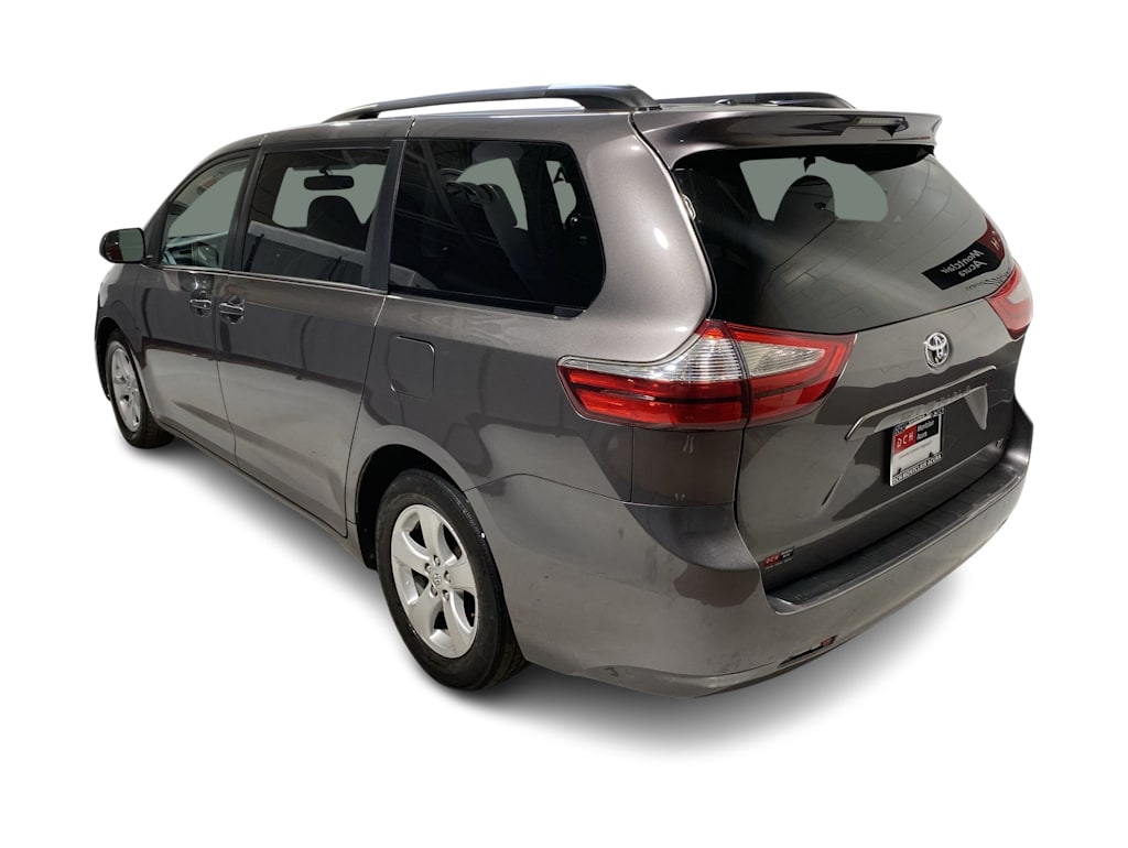 Thumbnail: 2015 Toyota Sienna - 4