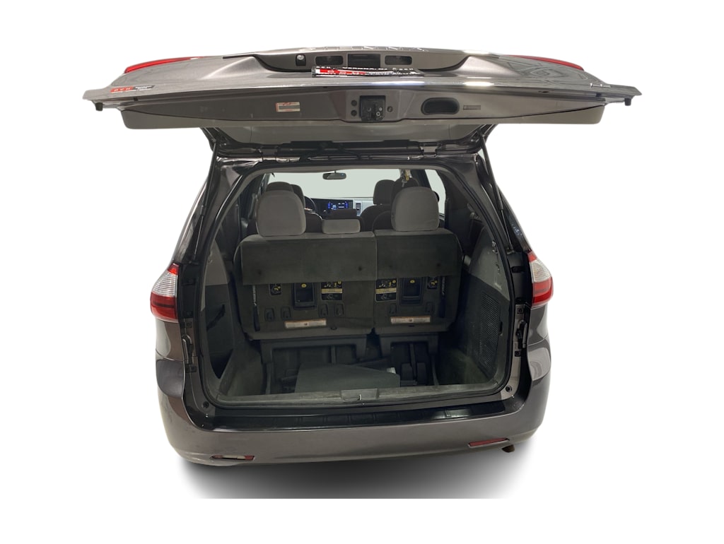 Thumbnail: 2015 Toyota Sienna - 16