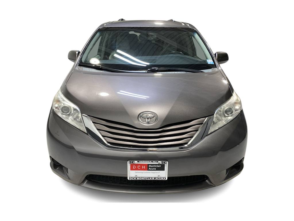 Thumbnail: 2015 Toyota Sienna - 6