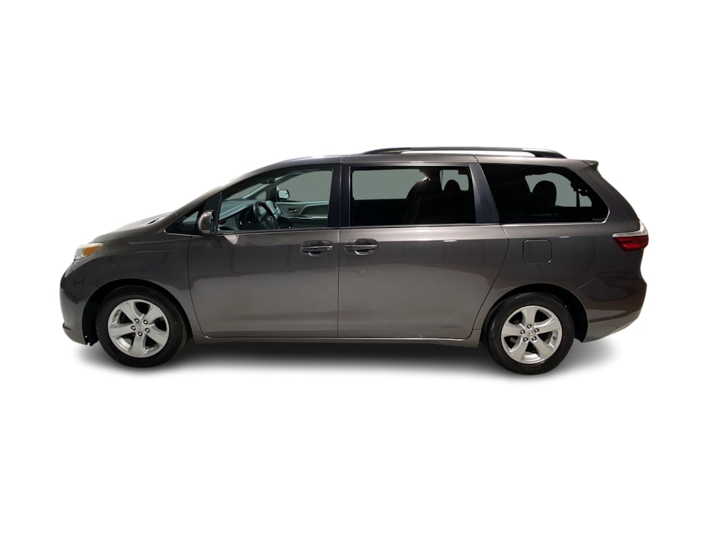 Thumbnail: 2015 Toyota Sienna - 3