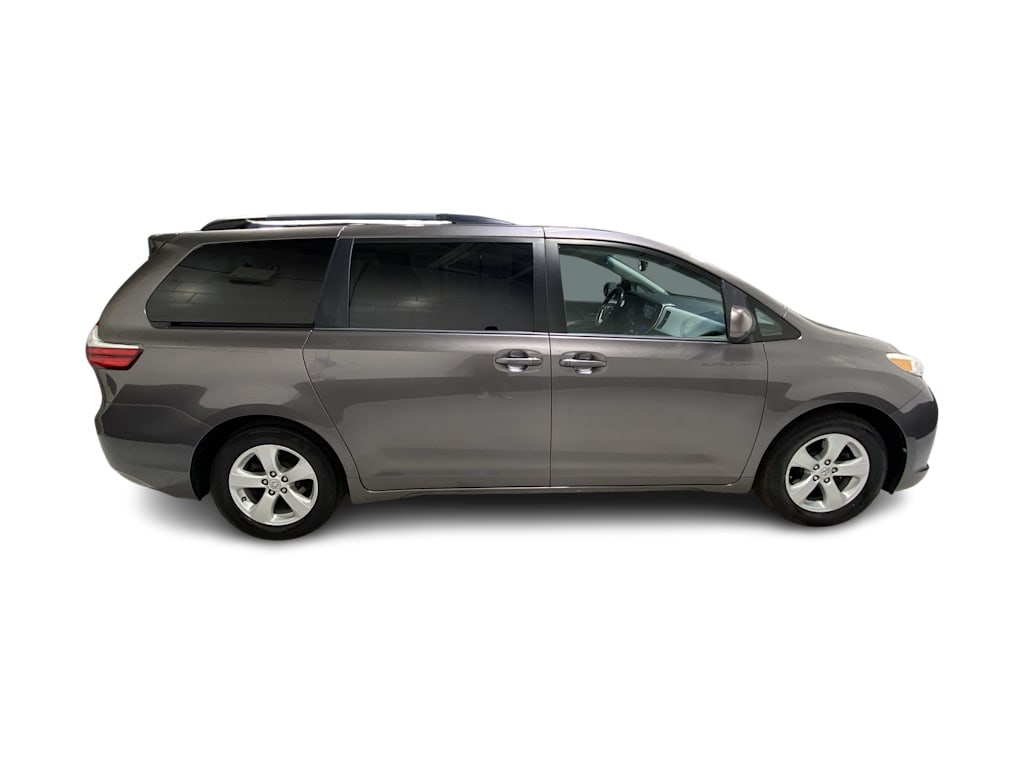 Thumbnail: 2015 Toyota Sienna - 27