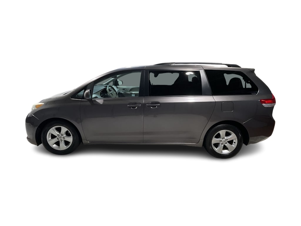 Thumbnail: 2014 Toyota Sienna - 3