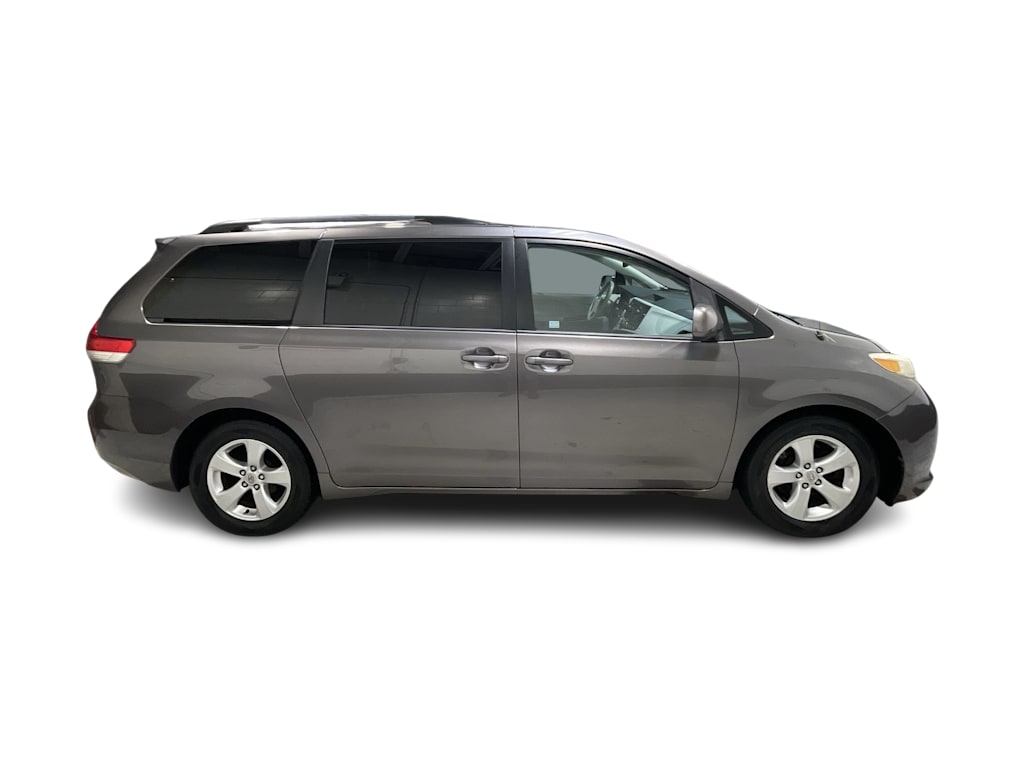 Thumbnail: 2014 Toyota Sienna - 26
