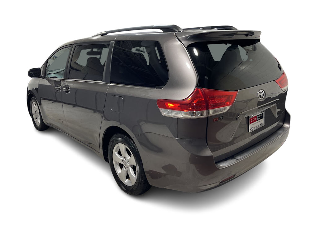 Thumbnail: 2014 Toyota Sienna - 4
