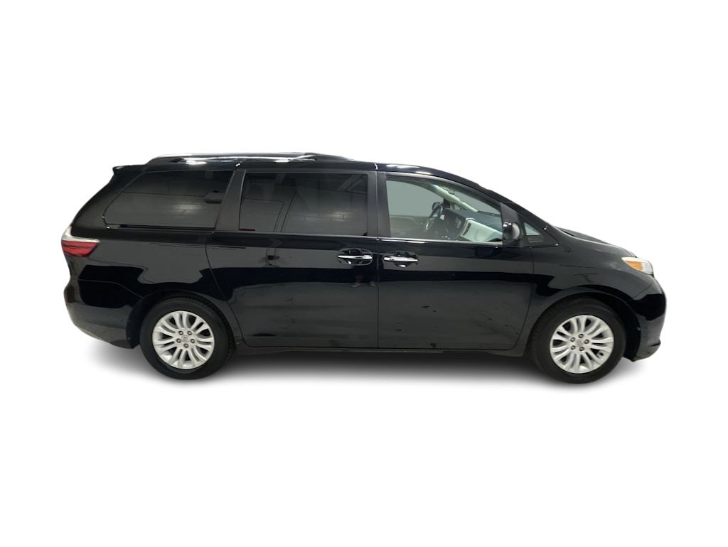Thumbnail: 2015 Toyota Sienna - 26
