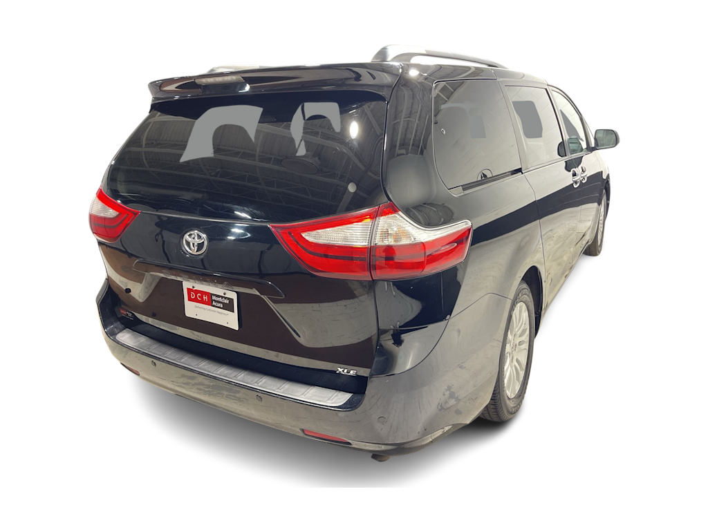 Thumbnail: 2015 Toyota Sienna - 25