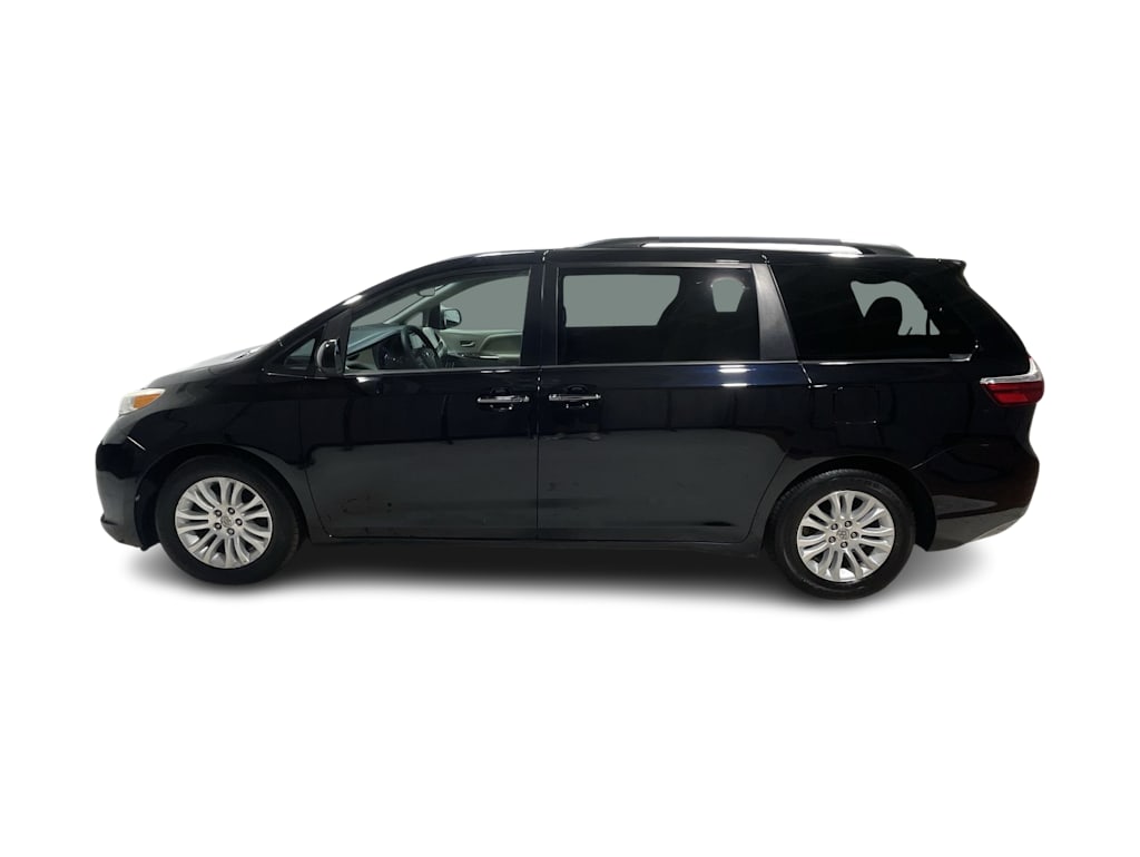 Thumbnail: 2015 Toyota Sienna - 3